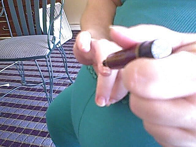 BBW nurse Vicki adventures with friends: Saya memfailkan kuku saya dan menolak kembali cutikles