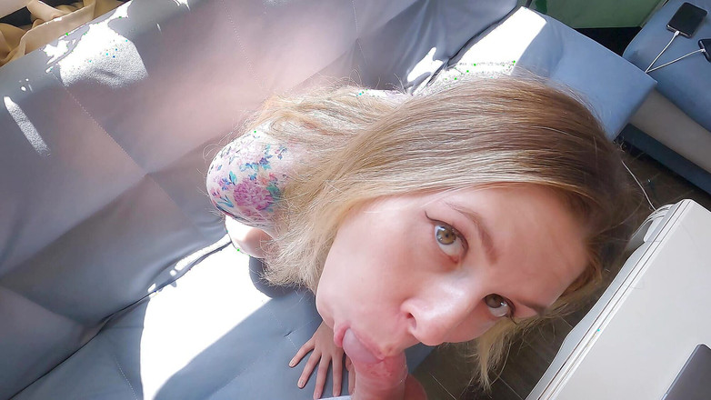 Milfetta: 男はお尻で熟女を犯している間に突然耳が聞こえなくなりましたが、それを終えて中出し-中出し