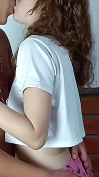 Hadi üvey kız kardeş, bunları bilgisayarda yapmayı bırak ve bana iyi bir sakso çek