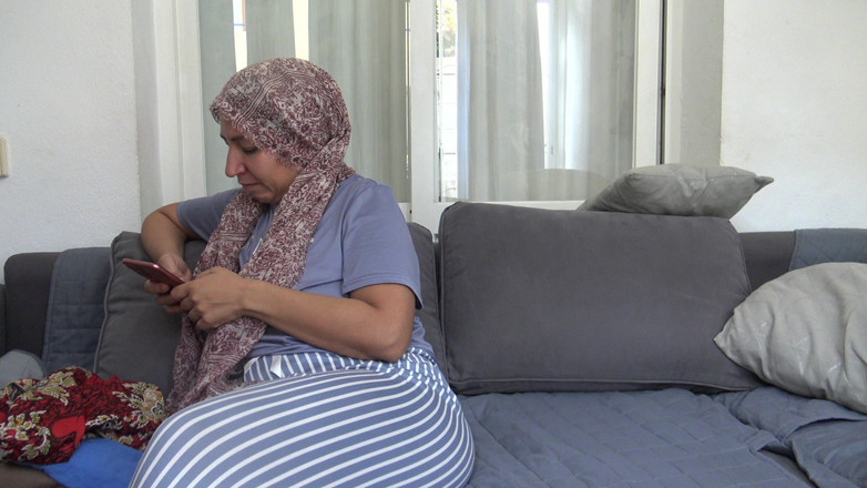 Souzan Halabi: Ontrouwe moslimvrouw gaat vreemd met haar Britse baas voor extra