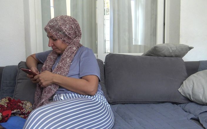 Souzan Halabi: Неверная мусульманская жена изменяет с ее британским боссом за дополнительное