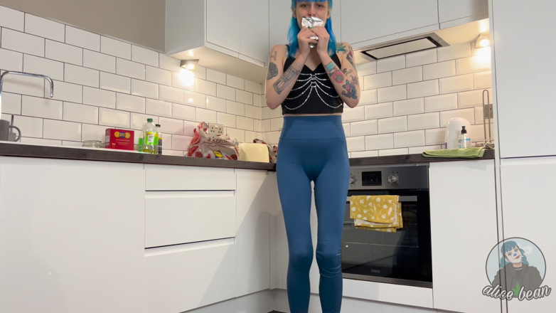 Alice Bean: Wetting Game