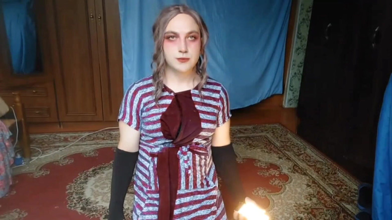 Kitty_Cross: Pantat bahenol adik tiri penari seksi ini dientot habis-habisan sama...