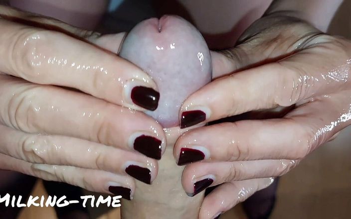 Milking-time: Assista meus peitos enquanto eu massageio seu suculento pau de...