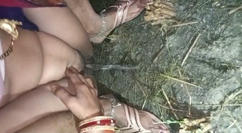 RadhaDevi: Indiana do interior urinando à noite