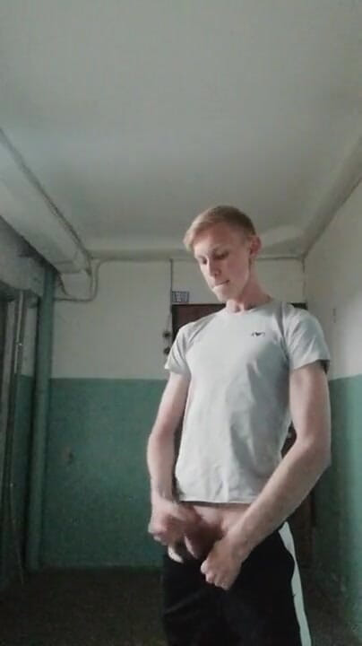 Dick Boys Studio: Decided to jerk off at the entrance