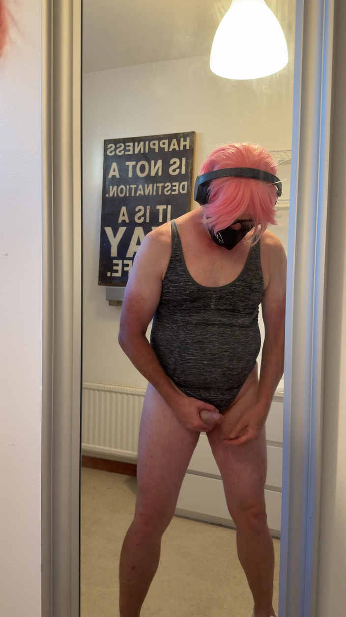 Julia Trans: 镜子，墙上的镜子