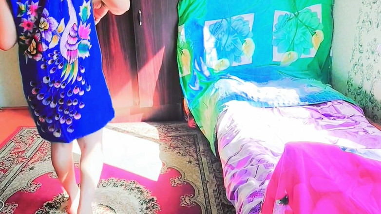 Kitty_Cross: 可爱的躺在地板上的柔和阳光下