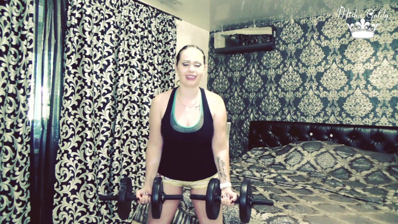 Goddess Misha Goldy: Biceps meydan okuması için 105 ağırlık kaldırma tekrarı!
