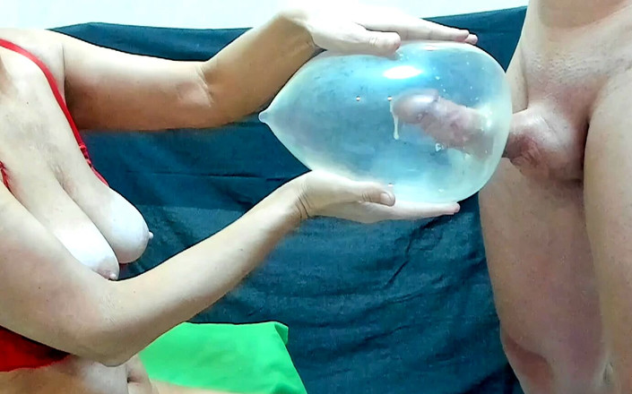 TaniaMilf: MILF bermain dengan air mani zakar berminyak besar