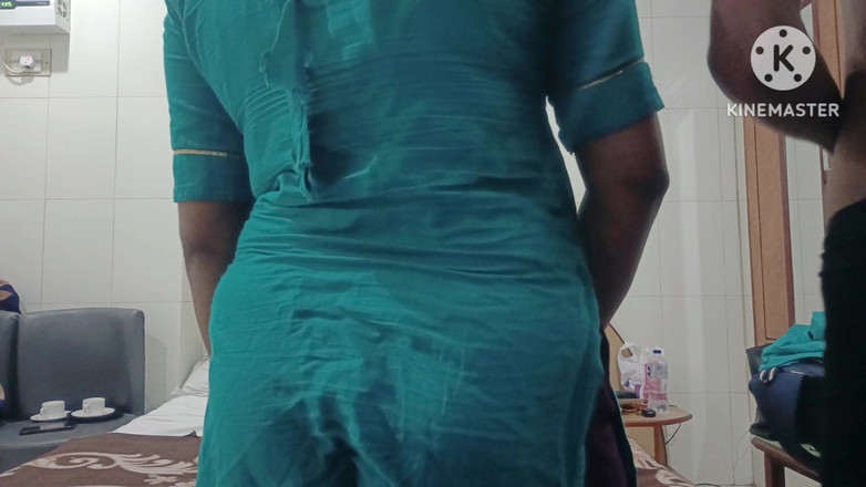 Poojakabir: 私の妻はyoutubeのジャングルで別の男に犯されています。