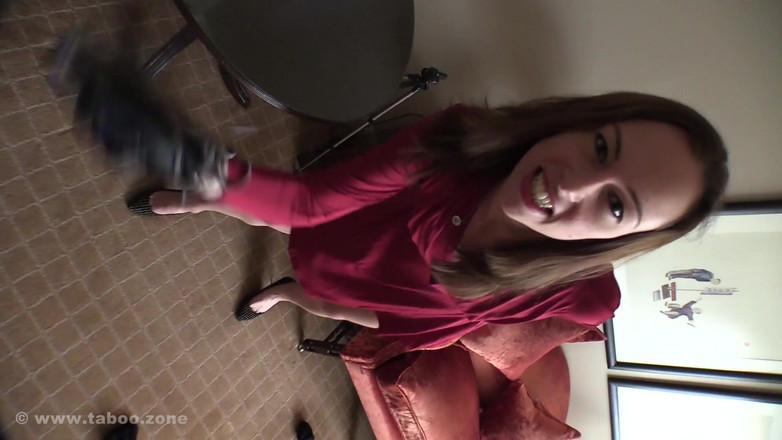 TabooZone: Biczowanie twardego kutasa i piłki - POV