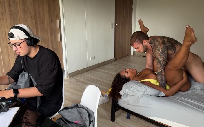 Carla Morelli: Colombiansk MILF styvmor knullar kuk på sina styvson bästa vän,...