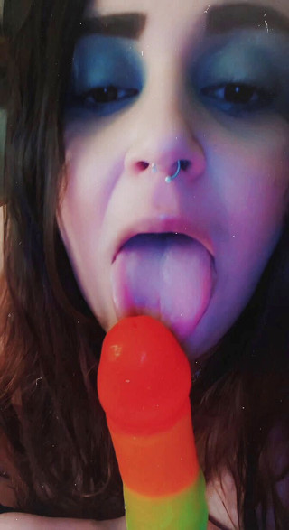 Nikki Danzig: SSBBW slut practicing oral skills
