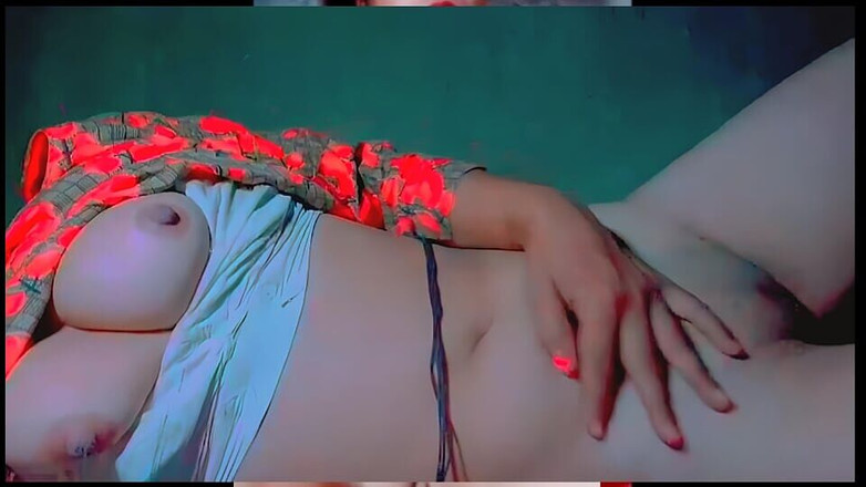 TricolorMusic3: 粉色热辣美丽阴户的年轻人非常不安。我想冷却我的热量