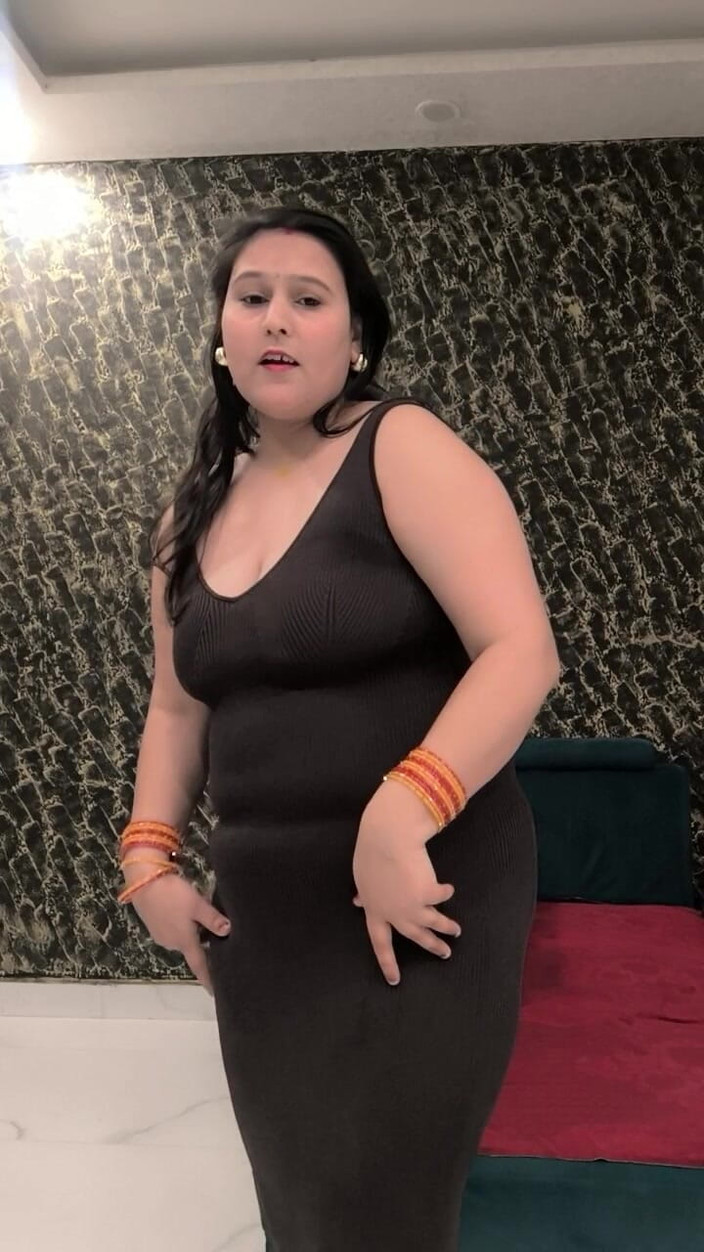 Puja555: Puja Bhabhi Bawić się z dużymi