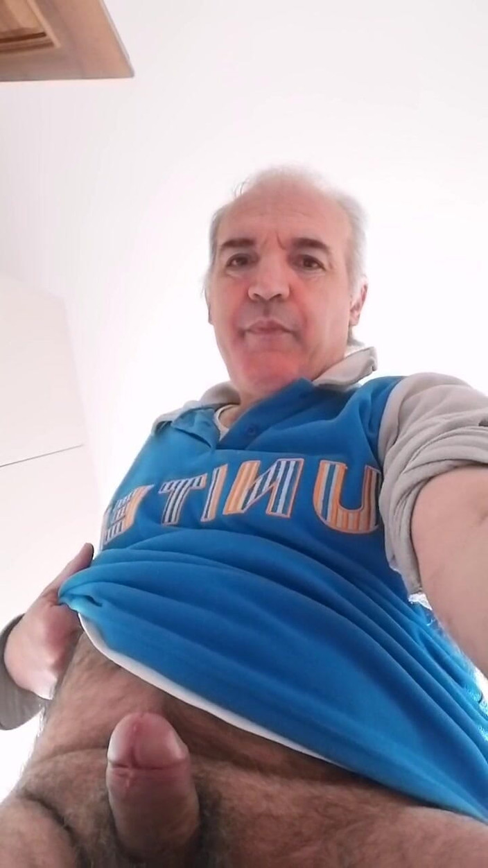 Setesesso7: Je hoort het geluid van mijn hand die overal over...