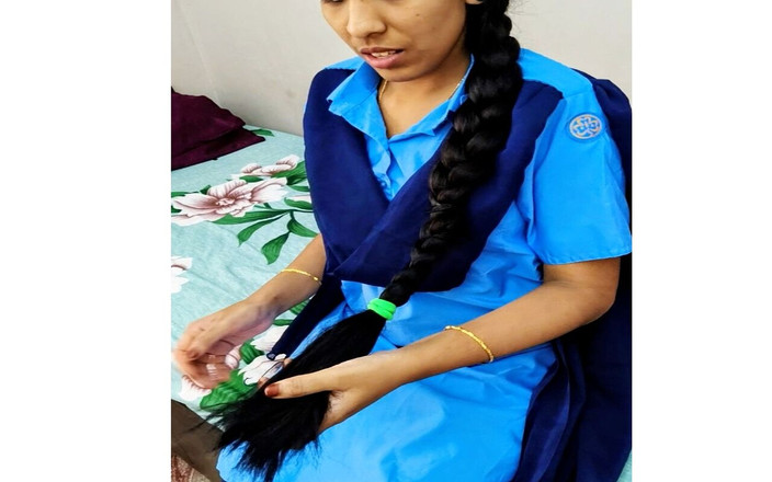 Bobbypranav: Indická studentka šuká v uniformě s výstřikem