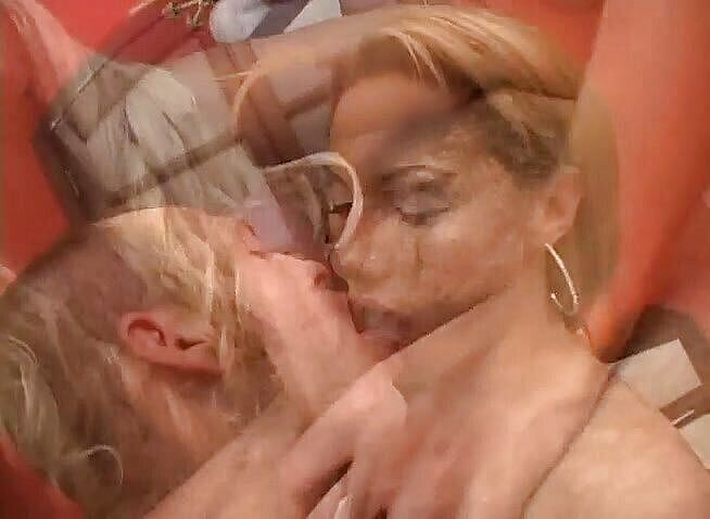 Shemale World: Trío bisexual con una travesti cachonda