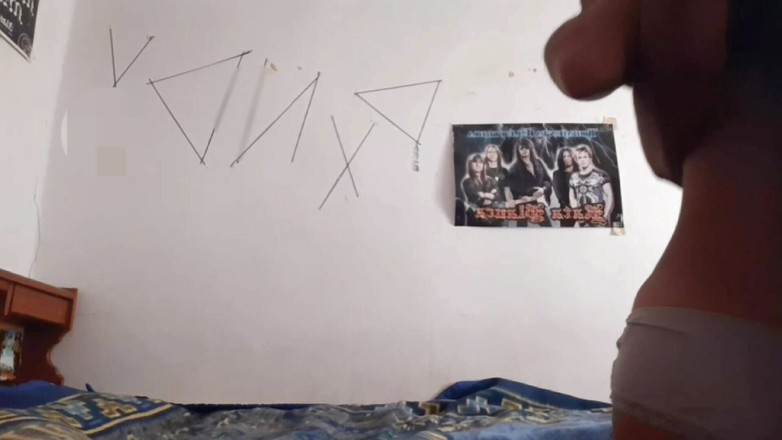 hael: Am găsit-o schimbându-și hainele în camera ei și am vrut să-i fut...