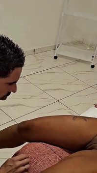 La cognata girava per casa in lingerie finché non fu scopata dal cognato