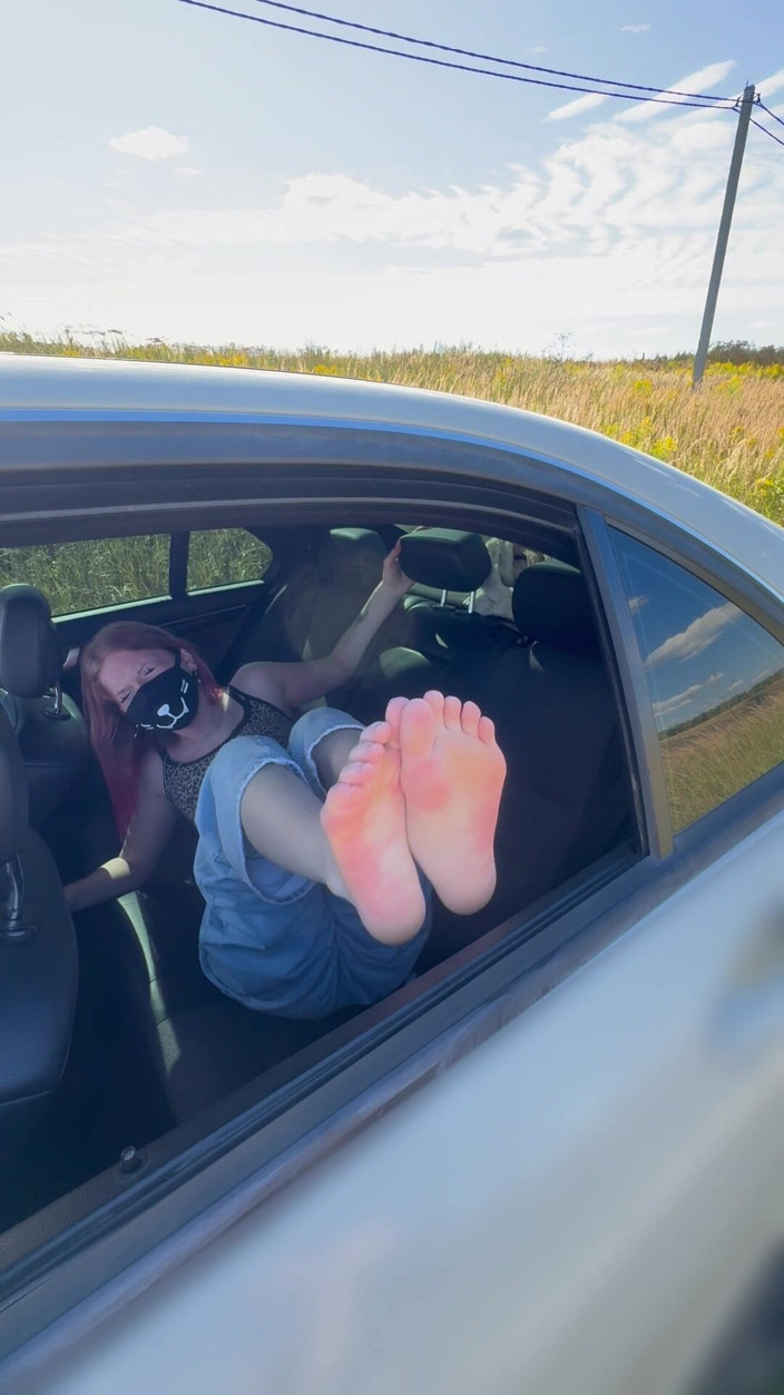 Rina Spank: Spanking in the Car on the Heels and Butt