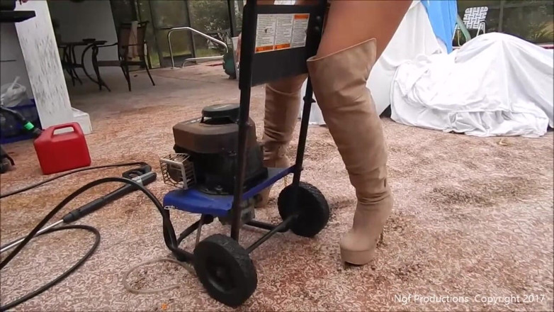 Nasty Girlfriends: Selhání vytažení na podpatcích !!
