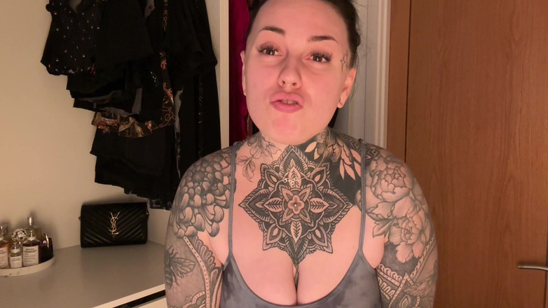 Miss Valentina: मेरी मांसपेशियों की पूजा करें