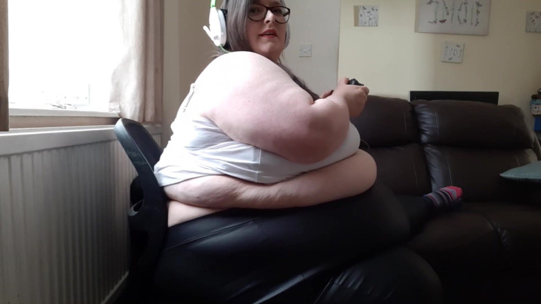 SSBBWLadyBrads: BBW SSBBW new leather pants and gaming video
