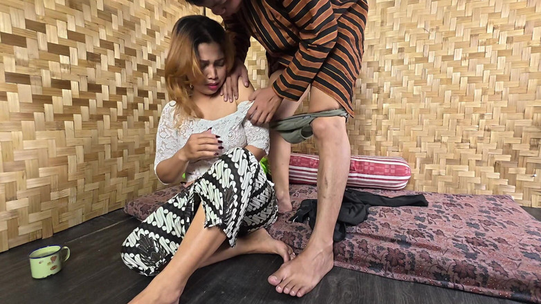 momi_itha_: Anh rể của tôi lẻn vào nhà tôi trong khi...
