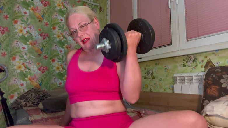 Putarankahotmilf: Dumbbell Lift, Bitseps Fetish, Beg for Cum