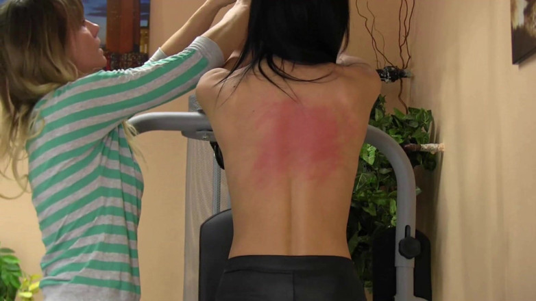 Spanking Server: Donna frusta senza preservativo