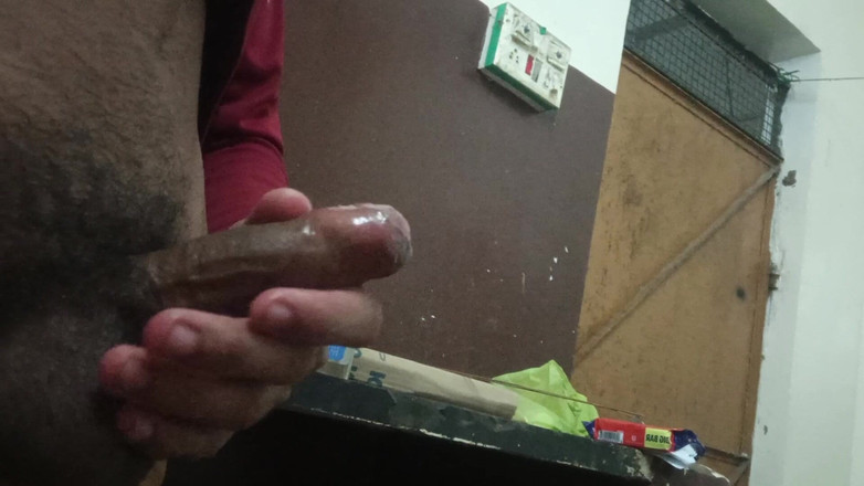 Brijesh 270: 我的妻子让我一个人在家，但我的邻居总是来拜访我