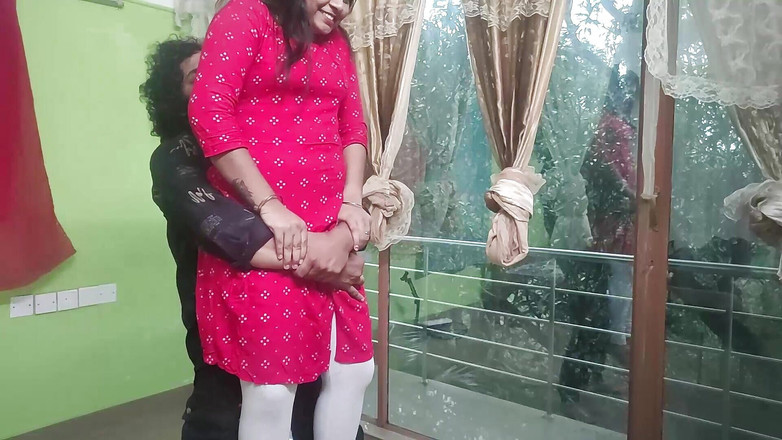 Vaigavarun45: Vaishnavy e Sharun Raja Ass Romance em Churidhar, Ass Kissing...