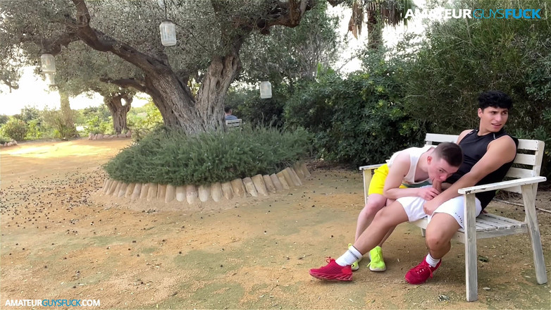 Amateur Guys Fuck: Agf: Mi diverto con il mio amico nel parco in...