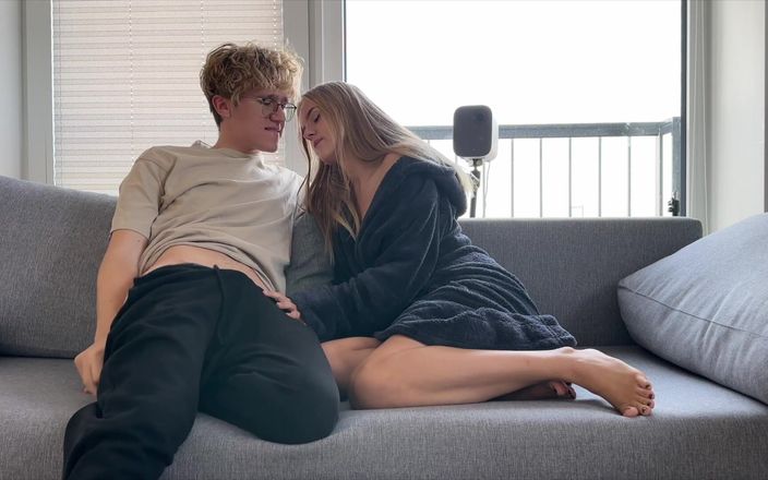 Yummy Mira: Amatörpar som har intensivt sex med lite anal förspel