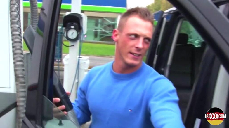 123XXX - Fucked Amateurs in Germany!: 如果你喜欢性感的粉红色内裤，你会喜欢看巨大的鸡巴进入她的阴户。