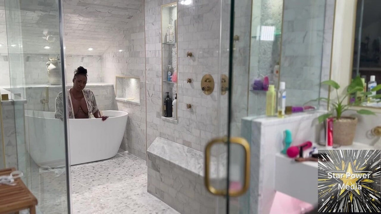 Star Power Media: Sultry Soak: a provocação do banho de Giana