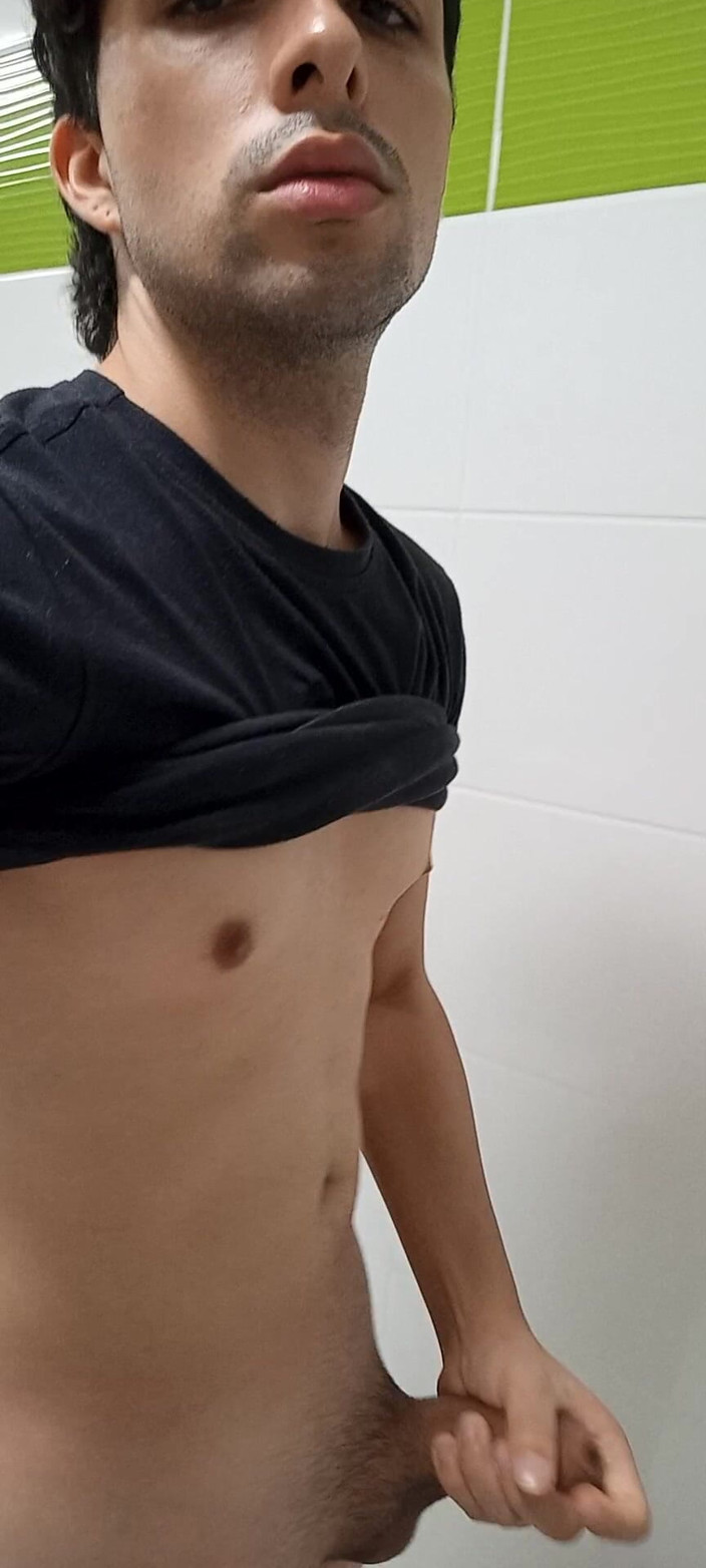 Diego_latinboy: Fetish Bathroom Golden Rain Shower Cum