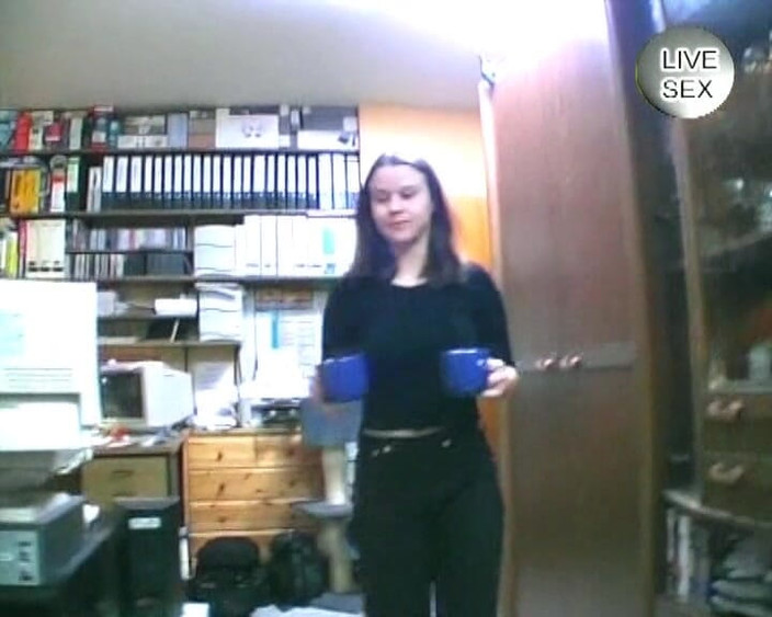 Deutsche Madchen: Gagică germană dolofană care face un tip să ejaculeze cu...