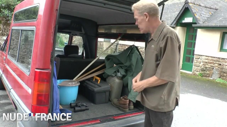 La France a Poil: Petite Brunette Gets Nailed by an Old Man