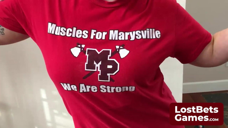 Lost Bets Games: Stała nerwowo przed salonem tatuażu w swoje urodziny