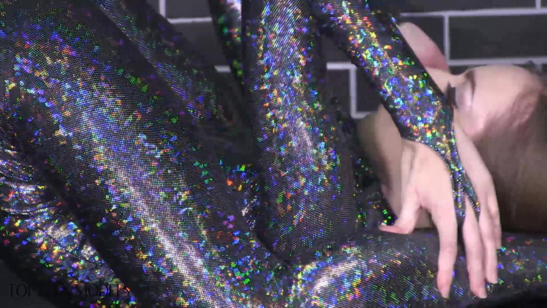Flexilady: Ketrin in Tight Catsuit