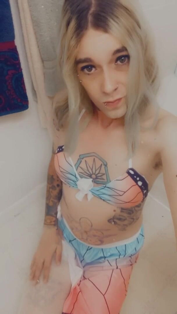 CarmenMelatonin: Sexy swimsuit slut