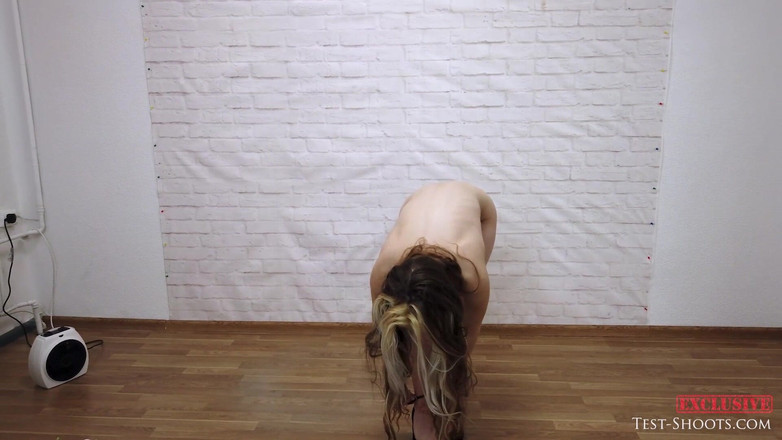 Test-Shoots: Gadis 18 tahun katya berpose bugil untuk pertama kalinya dalam wawancara...