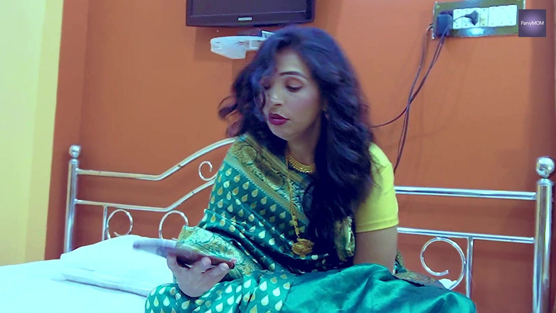 Hot desi couple studio: Bhabi India curang suaminya dan dikongkek oleh abang ipar