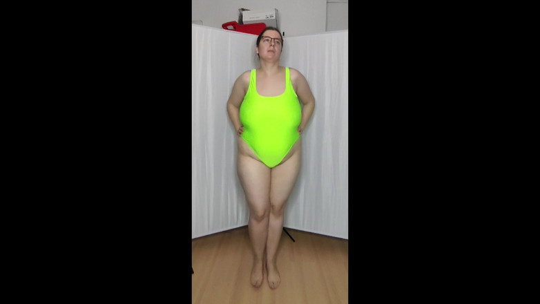 Lena Rose: Waktunya berenang di pantai - coba baju renang musim panas