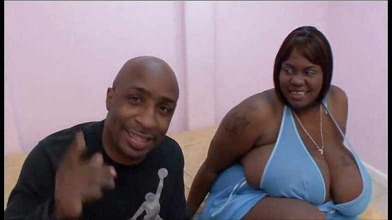 Hot and Wet: Si jalang hitam gemuk dikongkek kaku dari dong hitam keras...