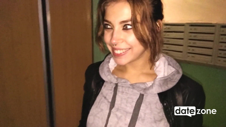 Datezone: Obciąganie w windy, a następnie szybki numerek na schodach