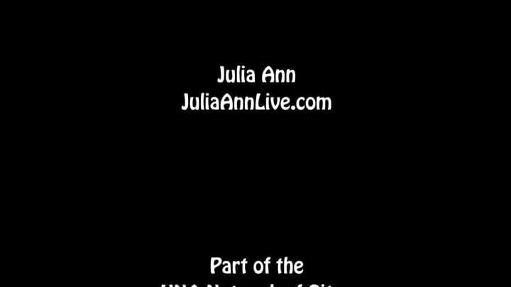 Julia Ann: Julia Ann sexy masturbating milf